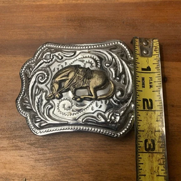 Western Belt Buckle Bucking Bronco Rodeo Silver Tone W/Gokd Tone Horse Hong Kong - Picture 4 of 4